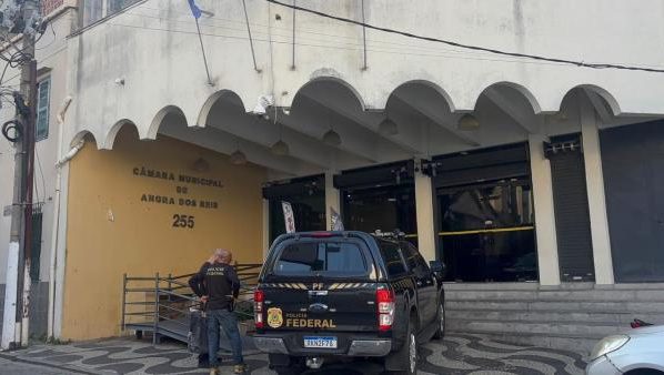 PF mira ‘rachadinha’ e fantasmas em gabinete de Angra