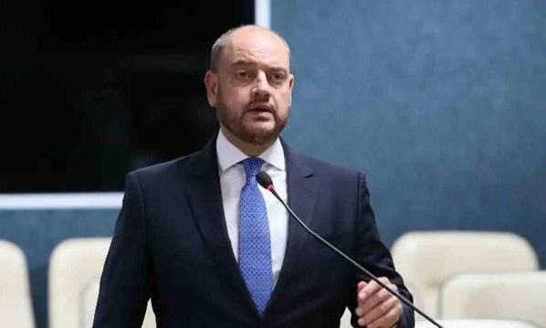Governador em exercício promove mudanças em três secretarias