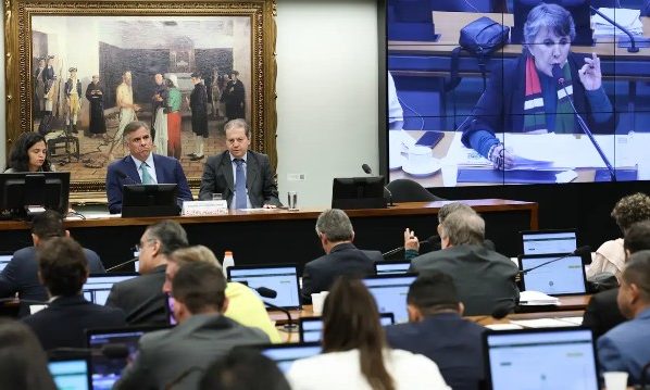 CCJ da Câmara aprova proposta que reduz maioridade penal para 16 anos