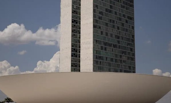Hugo Motta cria comissão para analisar PEC que reduz a maioridade penal