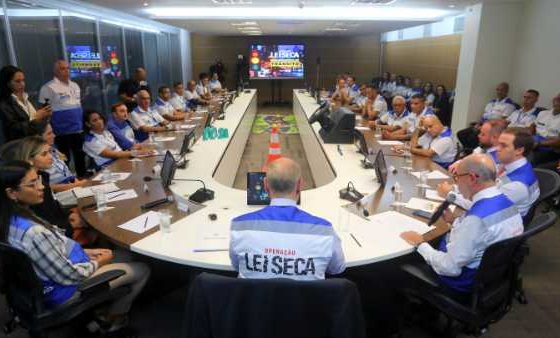 Governador do Rio recebe agentes cadeirantes da Operação Lei Seca no Rio